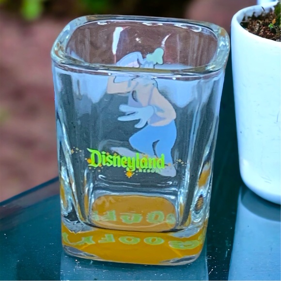 DISNEY Set of shot glasses - Picture 6 of 6
